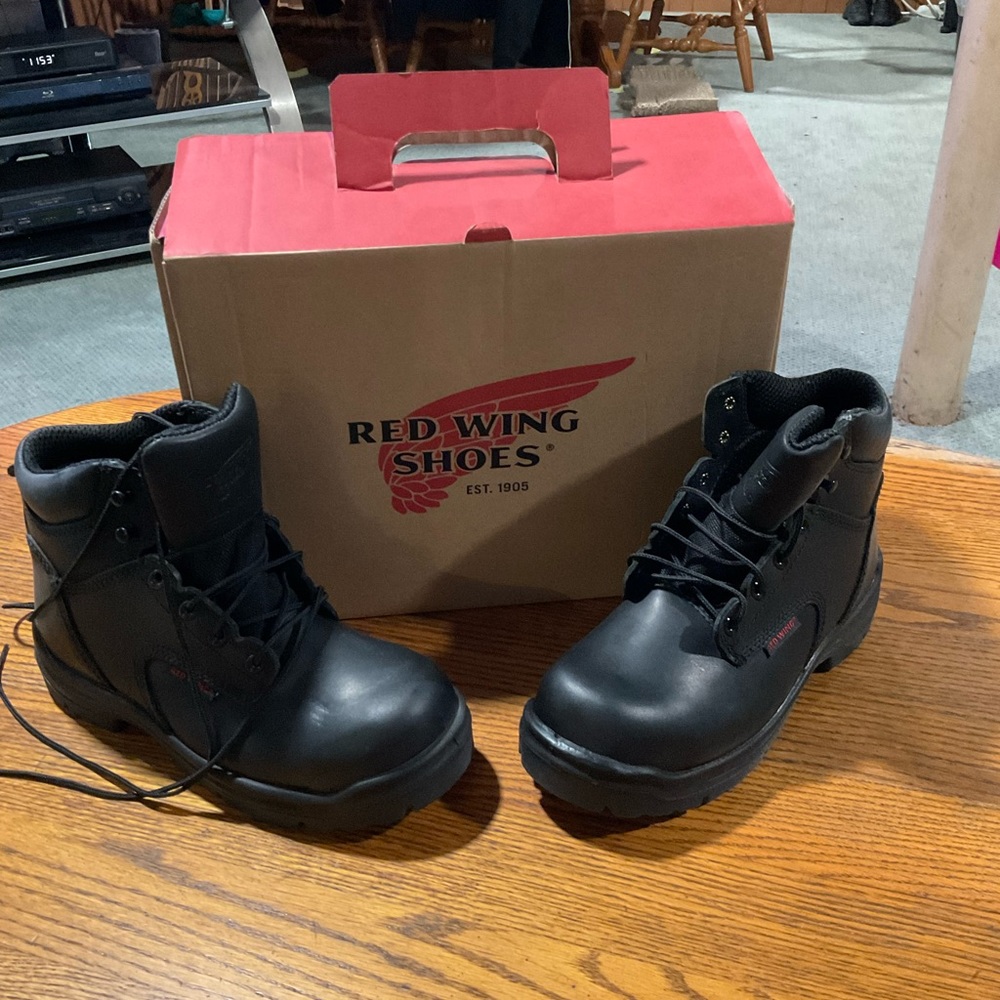 Red Wing Black Work Boots size 7.5D NIB